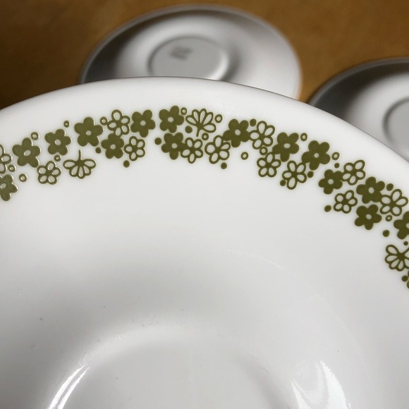 Corelle Spring Blossom. Set of 5 Saucers - Picture 2 of 5